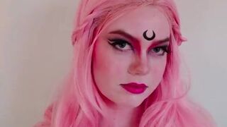 Pearl Sinclair - Goth Girl Mesmerizes You