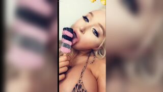 Amandatoy sucking ice cream smearing it across her titts - OnlyFans