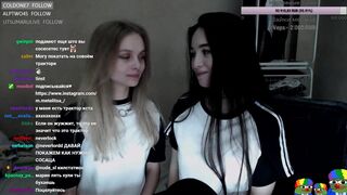 Mmet twitch – Make out with her friend on stream for subs – Twitch thot