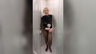 Latexladyp cooling off in the shower xxx onlyfans porn videos