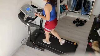 Cuckolding with a thief on a treadmill, he handcuffed m