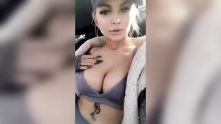 LaynaBoo pussy fingering in car snapchat premium 2018/12/08 porn videos