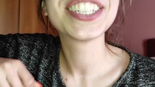 Giuliapeachxx giulia peach eats a toast in today s video i eat a very crunchy but also juicy xxx onlyfans porn videos