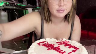 Gwy_Ther - Huge Cake Titties