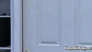 HouseWifeKelly - Mommy Sneaks the Neighbor In