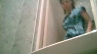 Hidden Camera - Girls in the Toilet at the Prom 2